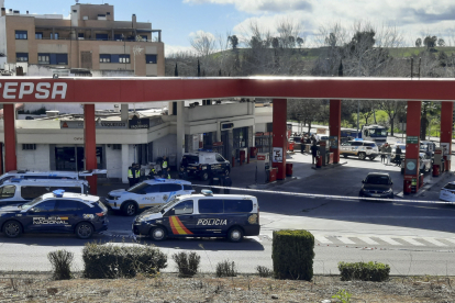 Una cafetería de una estación de servicio en la que ha fallecido una persona y otra ha resultado herida en Badajoz
