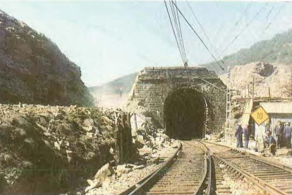 Desmantelamiento del túnel número 20 en Torre del Bierzo entre 1985 y 1987.