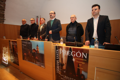 El alcalde de Ponferrada acudió a la presentación de la Semana Santa en el Museo de la Radio.