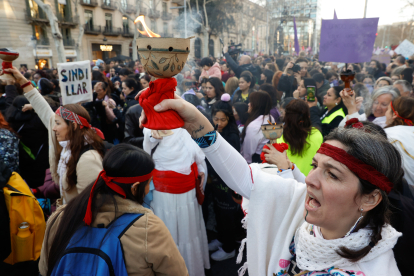 La manifestación unitaria del feminismo con motivo del 8-M en Jardinets de Gràcia de Barcelona.