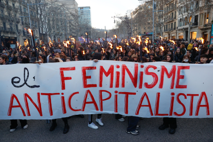 La manifestación unitaria del feminismo con motivo del 8-M en Jardinets de Gràcia de Barcelona.