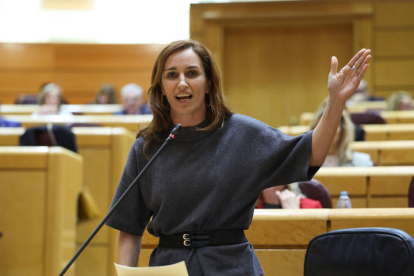 La ministra de Sanidad, Mónica García, interviene en la sesión de control al Gobierno celebrada este martes en el pleno del Senado.