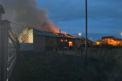 Imagen de la nave ardiendo en Astorga