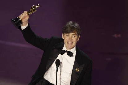 Cillian Murphy recoge su estatuilla en la gala de los premios Oscar