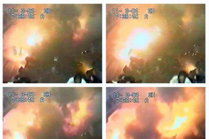 Fotografias tomadas de las imágenes captadas por las cámaras de seguridad de la estación de Atocha, distribuidas por Policía Nacional, que muestran la segunda secuencia de la tercera explosión del 11-M, y que han sido emitidas por las cadenas de televisión.