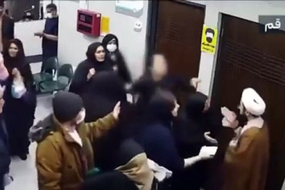 El vídeo de la discusión entre un clérigo y una mujer sin velo en Irán