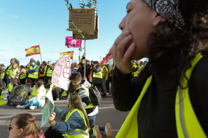 Un momento de la protesta de las mujeres del campo en Villadangos.