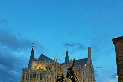 La procesión de Nuestro Padre Jesús Nazareno y el pregón abren la Semana Santa en Astorga.