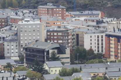 Vista de Ponferrada en una imagen de archivo; en el centro, el Edificio Minero.