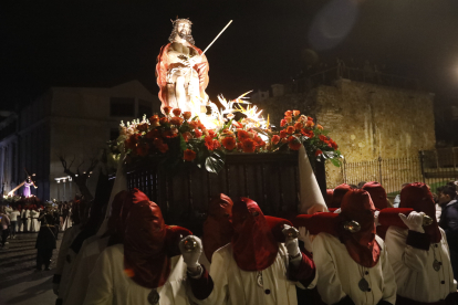 Un momento de la Procesión del Rosario de la Pasión.