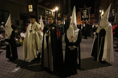 Un momento de la Adoración de las Llagas de Cristo.