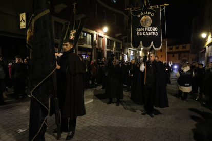 Un momento de la Adoración de las Llagas de Cristo.