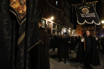 Un momento de la Adoración de las Llagas de Cristo.