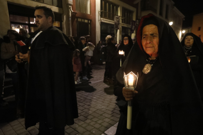 Un momento de la Adoración de las Llagas de Cristo.