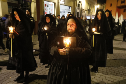 Un momento de la Adoración de las Llagas de Cristo.