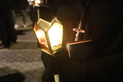 Un momento de la Adoración de las Llagas de Cristo.