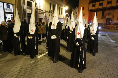 Un momento de la Adoración de las Llagas de Cristo.