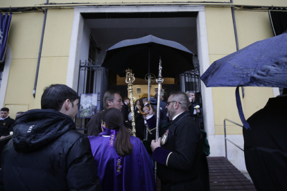 La cancelación de la procesión del Santo Entierro se vivió con tristeza.