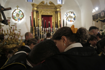 La cancelación de la procesión del Santo Entierro se vivió con tristeza.