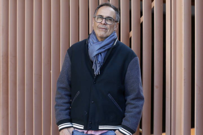 El escritor canario José Luis Correa, que cierra con 'Un arpegio de lluvia en el cristal' el ciclo de 