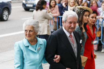 Teresa de Borbón-Dos Sicilias, abuela de la novia, a su llegada este sábado a la iglesia de San Francisco de Borja, en el barrio de Salamanca, para asistir a la boda del alcalde de Madrid, José Luis Martínez-Almeida con Teresa Urquijo.