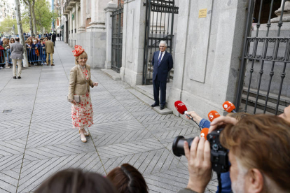 La ex presidenta de la Comunidad de Madrid Esperanza Aguirre a su llegada este sábado a la iglesia de San Francisco de Borja, en el barrio de Salamanca, para asistir a la boda del alcalde de Madrid, José Luis Martínez-Almeida con Teresa Urquijo.