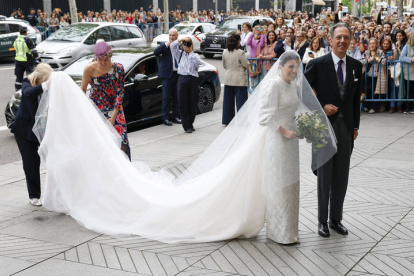 Teresa Urquijo llega este sábado a la iglesia de San Francisco de Borja de Madrid para contraer matrimonio con el alcalde de Madrid, José Luis Martínez-Almeida.