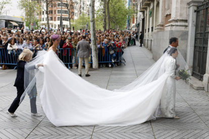 Teresa Urquijo llega este sábado a la iglesia de San Francisco de Borja de Madrid para contraer matrimonio con el alcalde de Madrid, José Luis Martínez-Almeida.