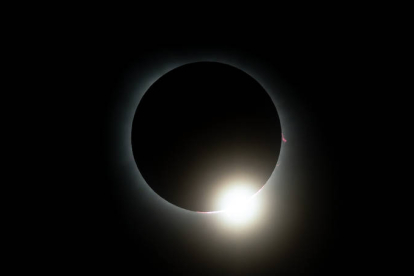 Fotografía del eclipse solar este lunes, en la Ciudad de Torreón (México).