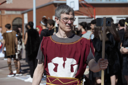 Los alumnos y profesores del instituto recrean un año más la histórica lucha