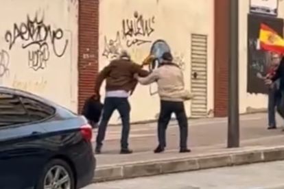Captura de pantalla del vídeo que muestra la agresión.