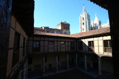 Vista de la Catedral desde el Obispado de León.