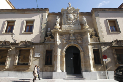 Vista exterior de la Audiencia Provincial de León.