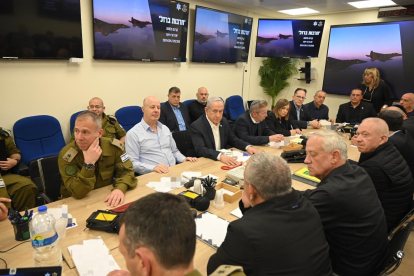 El primer ministro de Israel, Benjamin Netanyahu, convocó al Gabinete de Guerra con carácter de urgencia en la madrugada de este domingo en respuesta al ataque con drones y misiles iniciados por Irán contra su territorio. EFE.