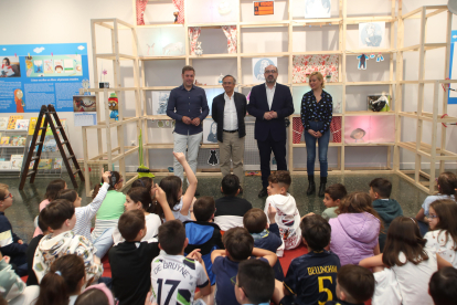 Alonso, Courel, Morala y Rivas inauguraron la vigésimo quinta edición de la Feria del Libro (Salibrín) en la Casa de la Cultura de Ponferrada.