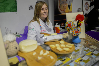 El centro Expocoyanza acoge desde este sábado hasta el domingo la tercera edición de Iberqueso, la feria del queso de España y Portugal, con 27 productores.