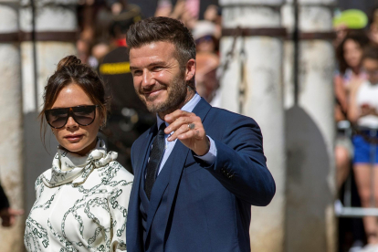 Victoria Beckham junto a su esposo, David, en la boda de Sergio Ramos en Sevilla en junio de 2019. EFE/Julio Muñoz