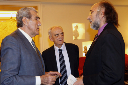 Fernando Suárez, Manuel Núñez Pérez y Rogelio Blanco en un acto de la Casa de León en Madrid de 2013 en reconocimiento a la labor de los leoneses más brillantes.