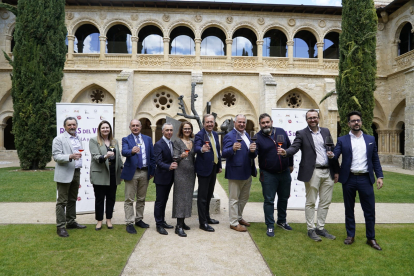 Imagen de familia de la presentación de la Asociación Rutas del Vino de Castilla y León.