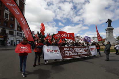 Alrededor de 2.000 personas han secundado esta mañana en León a la manifestación del 1 de mayo