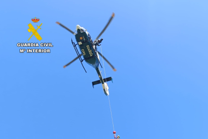 Operación de rescate con el modelo de helicóptero adquirido por el Servicio Aéreo