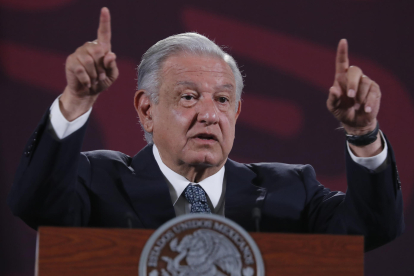 El presidente de México, Andrés Manuel López Obrador, participa este lunes durante su conferencia matutina en Palacio Nacional, de la Ciudad de México (México). EFE/ Mario Guzmán