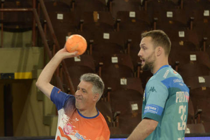 La primera plantilla del equipo leonés se enfrentó a un combinado de jugadores de la ONG Solidaridad y Trabajo