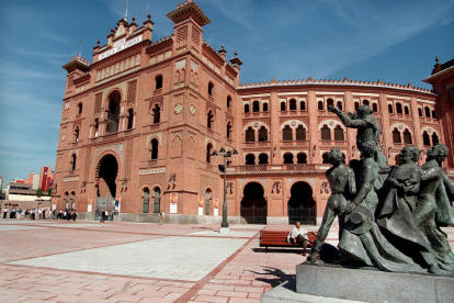 Imagen de archivo del exterior y entorno de la plaza de toros de Las Ventas, en Madrid. Efe/J.J. Guillén
