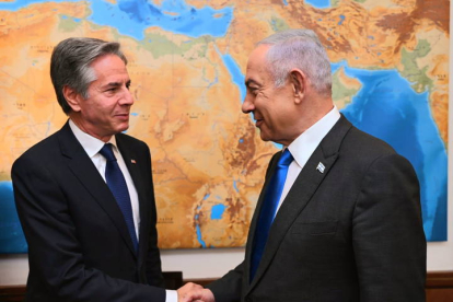 El secretario de Estado norteamericano con el primer ministro israelí.