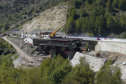 Imagen de este mes de las obras de reconstrucción del viaducto del Castro, en la A-6.