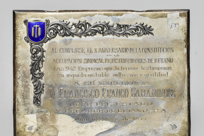 La familia Franco subasta en una casa canadiense varios de los objetos que pertenecieron al dictador. En la misma plataforma se pueden adquirir otras piezas históricas del fascismo italiano y el nazismo alemán, dos de los periodos más negros de la historia