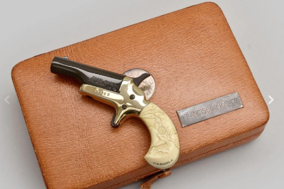 Una pistola corta Colt Derringer con estuche, perteneciente a Francisco Franco