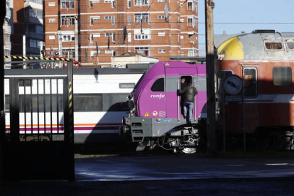 Los últimos movimientos del Ministerio de Transportes defenestran la línea del AVE de León y su posición como nodo logístico ferroviario del noroeste, como se había previsto desde hace decenios.