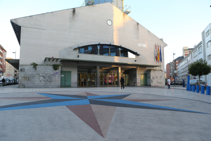 Imagen del exterior de la Plaza de Abastos de Ponferrada.